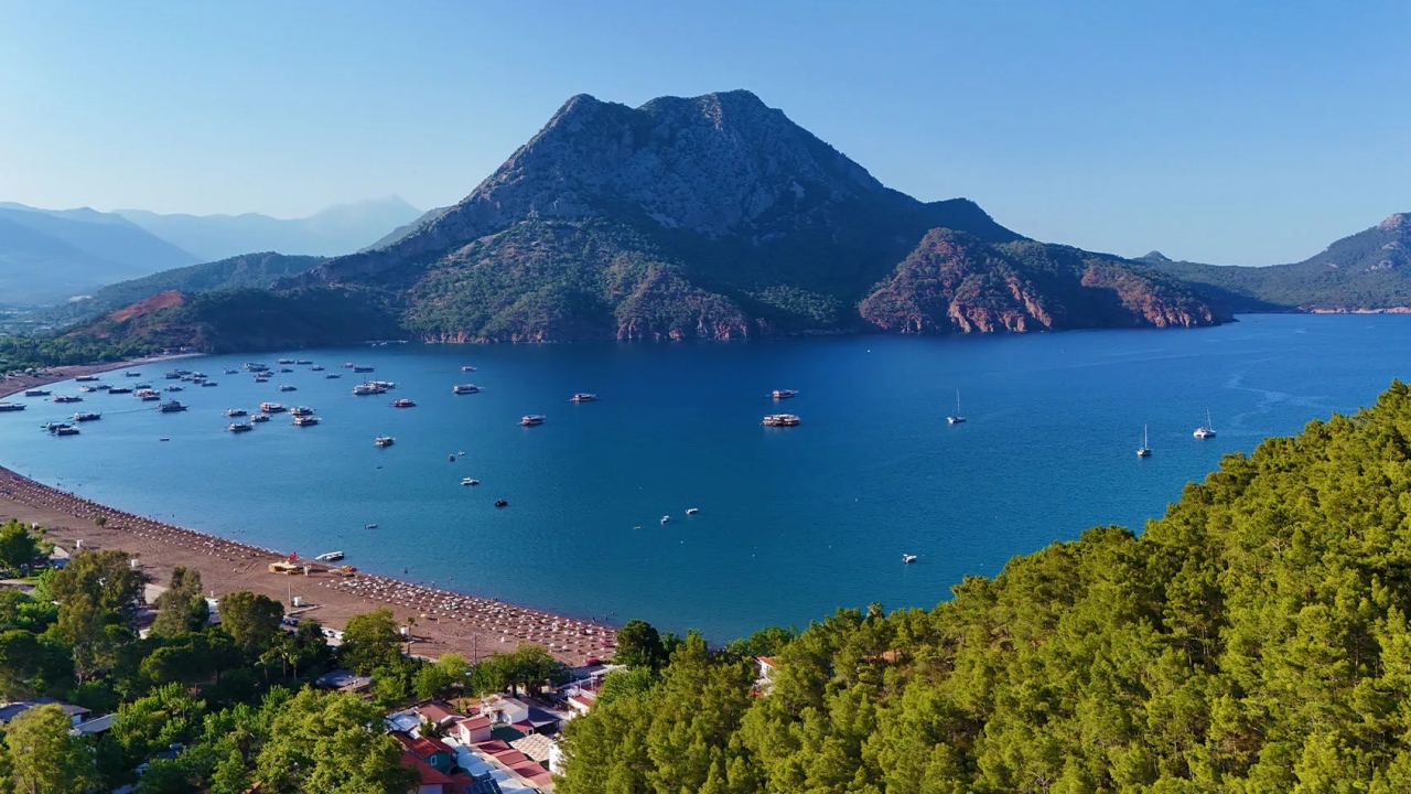 Antalya’nın saklı cenneti Adrasan Koyu! Cam gibi deniz ve huzur dolu atmosfer