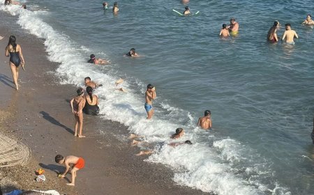 Bodrum’da Turist Akını! Sahillerde Adım Atacak Yer Kalmadı