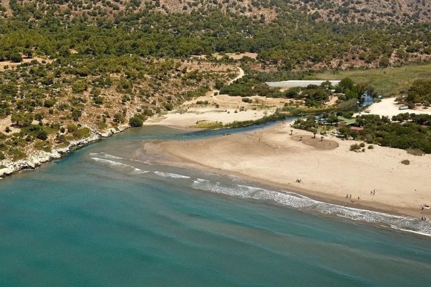 Ege’de Sessizliğin Adresi: Altın Kumlu Sahili ve Caretta Carettalarıyla Karadere