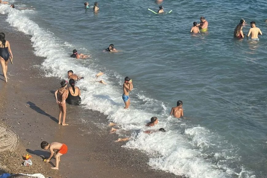 Bodrum’da Turist Akını! Sahillerde Adım Atacak Yer Kalmadı