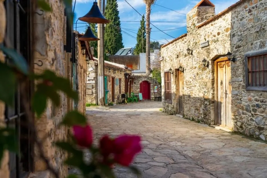 Alaçatı Havası Yarı Fiyatına! Eski Datça’nın Taş Evleri ve Dut Gölgesindeki Huzur