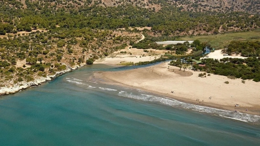 Ege’de Sessizliğin Adresi: Altın Kumlu Sahili ve Caretta Carettalarıyla Karadere