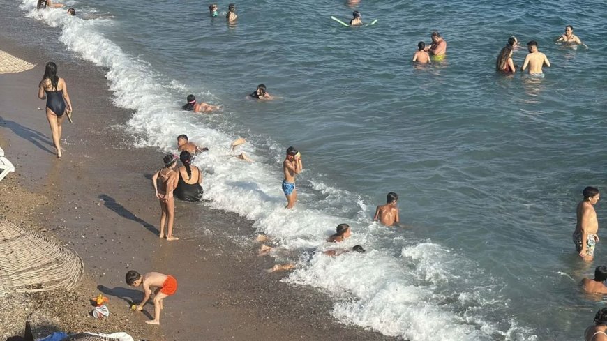 Bodrum’da Turist Akını! Sahillerde Adım Atacak Yer Kalmadı